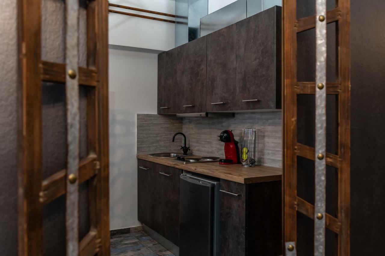 Superb Industrial Style Lodge Heart Of Афины Экстерьер фото