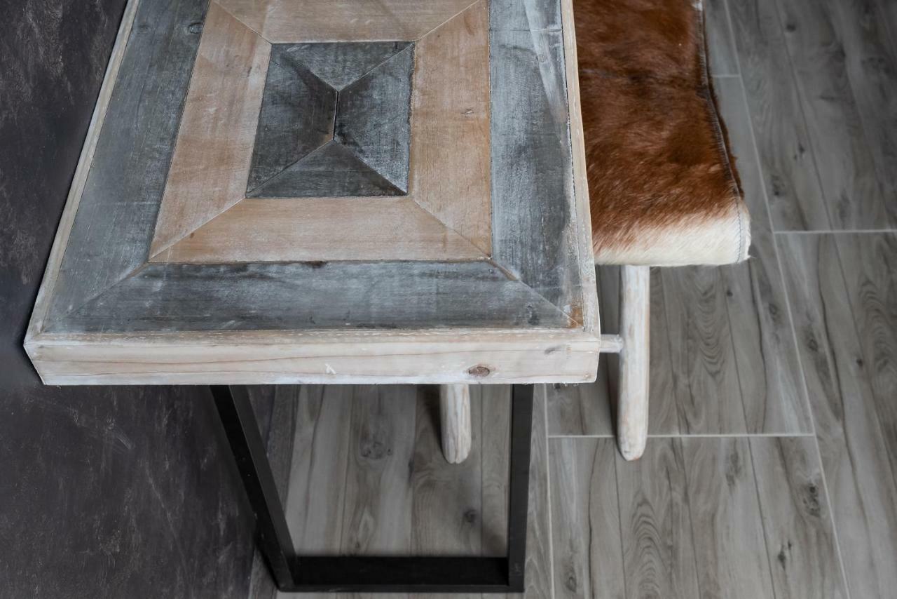 Superb Industrial Style Lodge Heart Of Афины Экстерьер фото