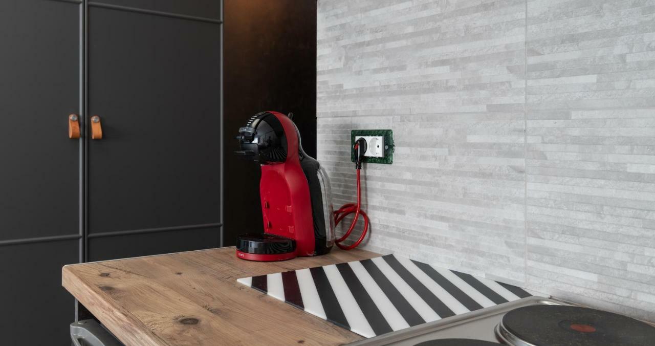 Superb Industrial Style Lodge Heart Of Афины Экстерьер фото