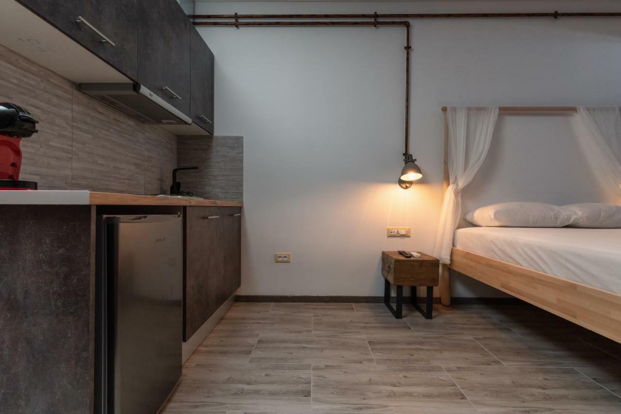 Superb Industrial Style Lodge Heart Of Афины Экстерьер фото