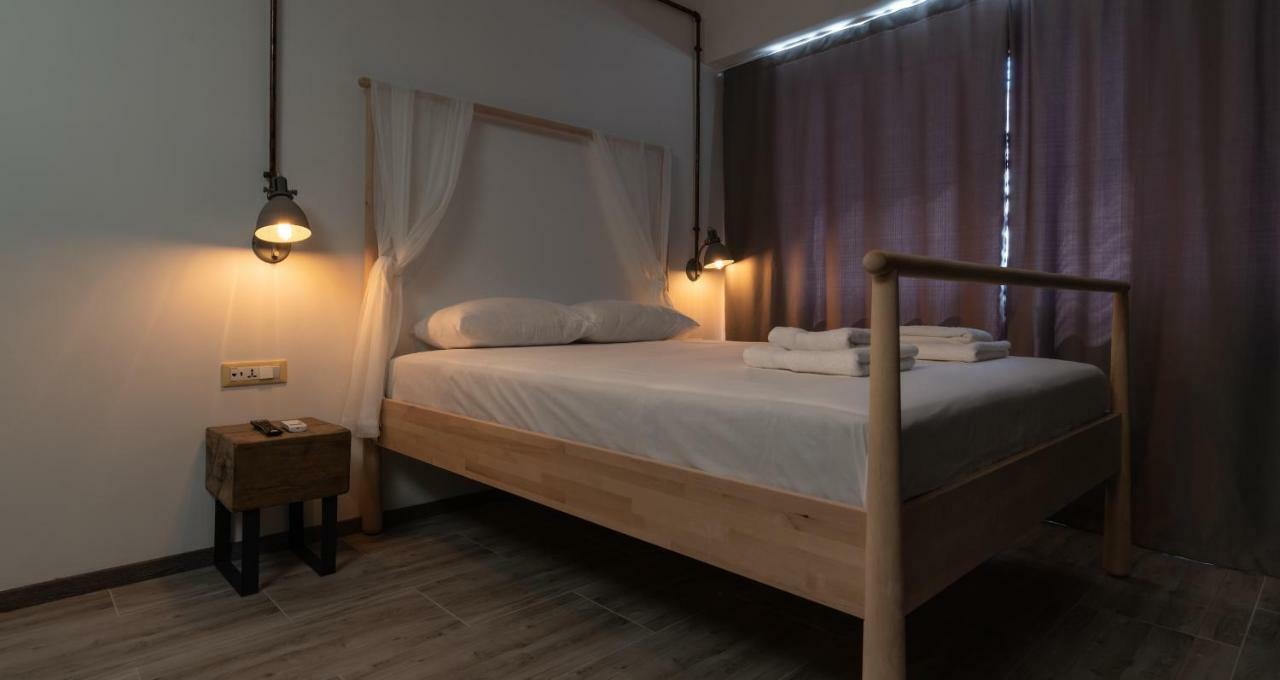 Superb Industrial Style Lodge Heart Of Афины Экстерьер фото