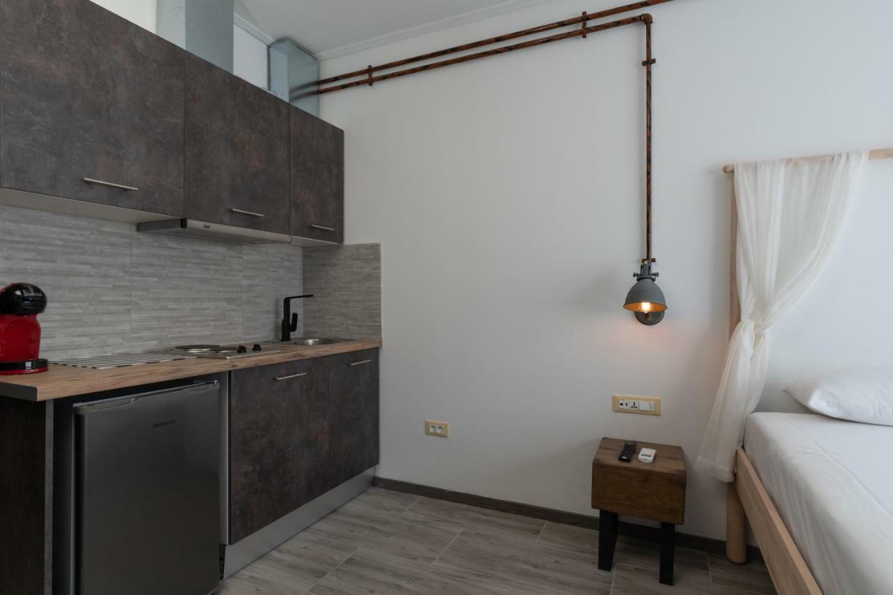 Superb Industrial Style Lodge Heart Of Афины Экстерьер фото